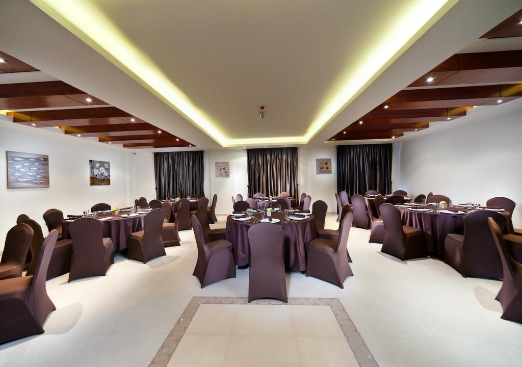 Al Hail Waves Hotel Managed By Centara Маскат Экстерьер фото